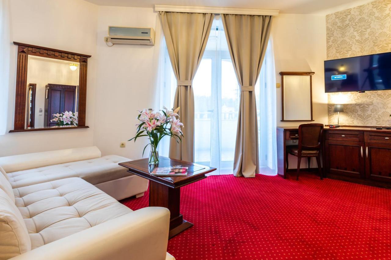 Garni Hotel Royal Crown Σουμπότικα Εξωτερικό φωτογραφία